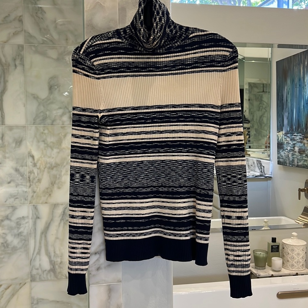 Tory Burch Long-Sleeved Turtle Neck Sweater. Tory navy and cream color. SZ XS.